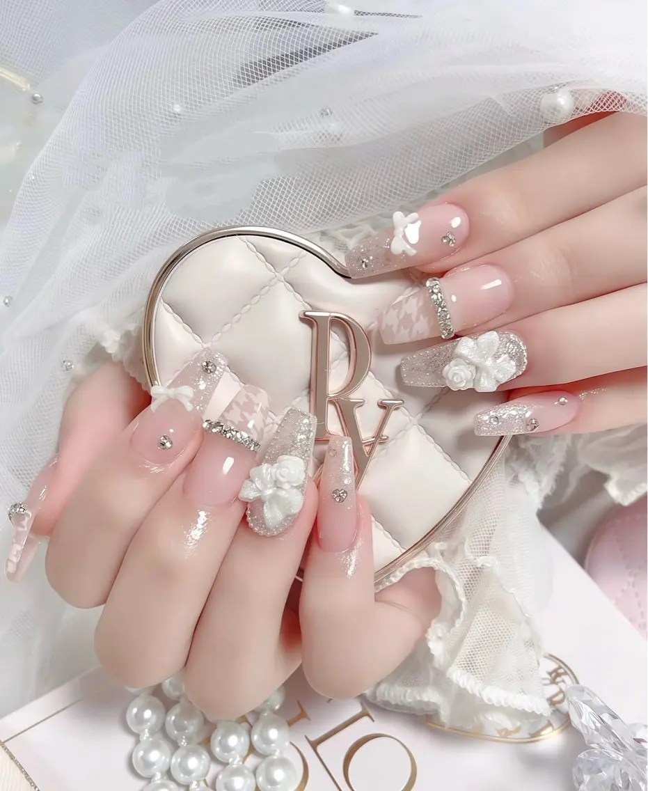 ロング 外国人風カラー 韓国風ヘア ハンドネイル E🌷nail 長さだし専門店のネイルデザイン