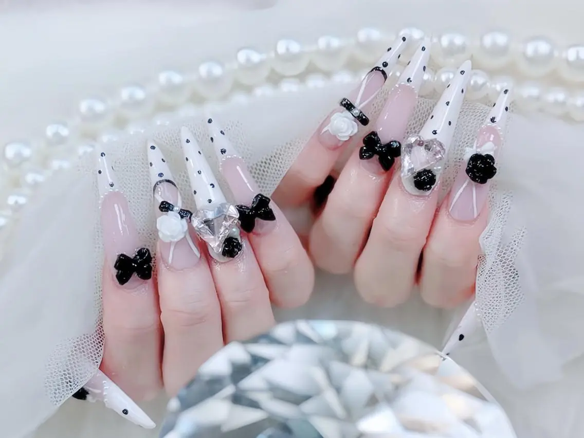 ネイル オーロラネイル チークネイル 桜ネイル クリアネイル ドット ハンドネイル Rin Nail Shinokuboのネイルデザイン