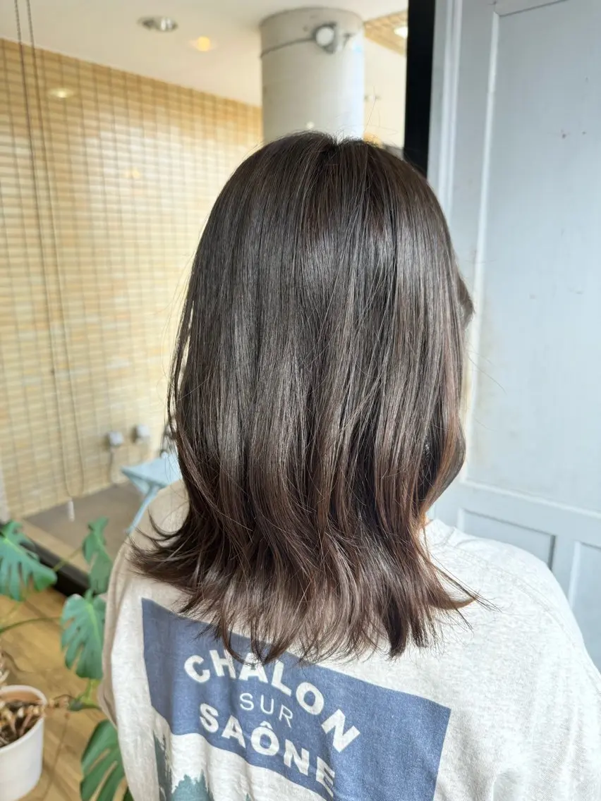 セミロング カラー アッシュ アッシュグレー ヘアカラー トリートメント ツキダテ ユイのヘアスタイル
