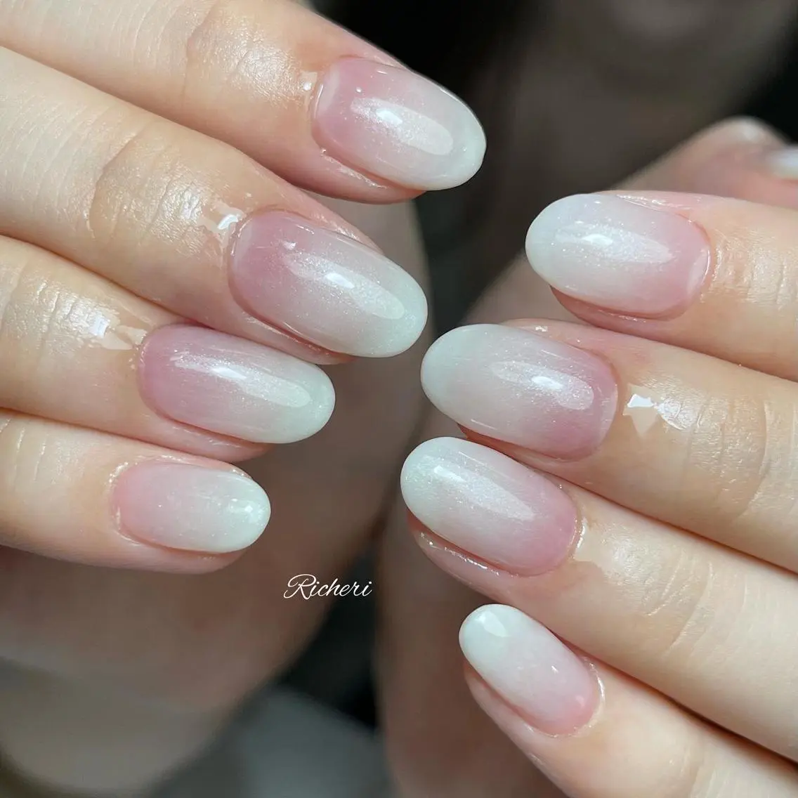 ミディアム ネイル 韓国風ヘア アートネイル ジェルネイル グラデーション キラキラネイル richeri beautyのその他イメージ