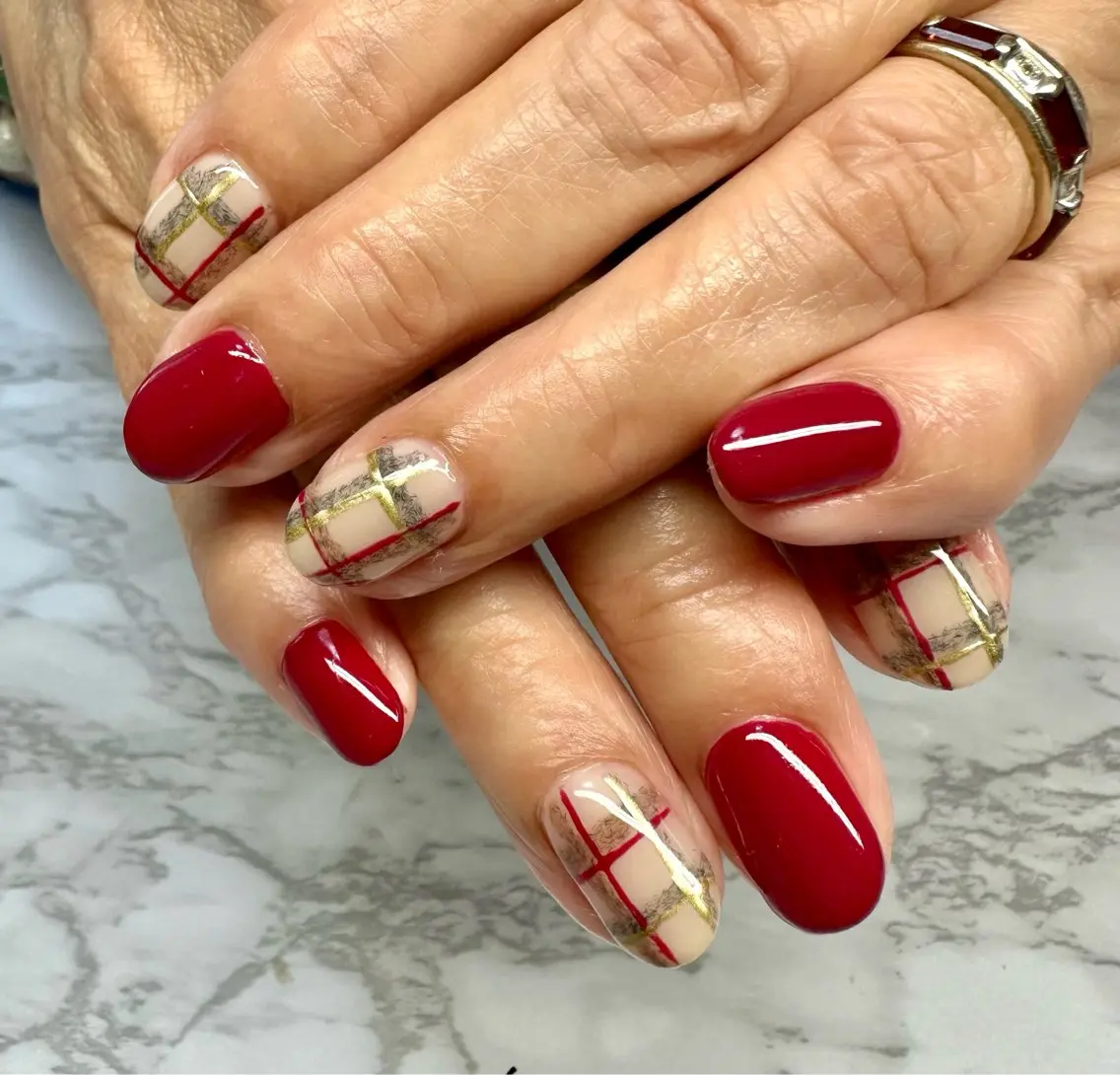 ネイル アートネイル ボルドー ニュアンスネイル Mai’s nailのネイルデザイン