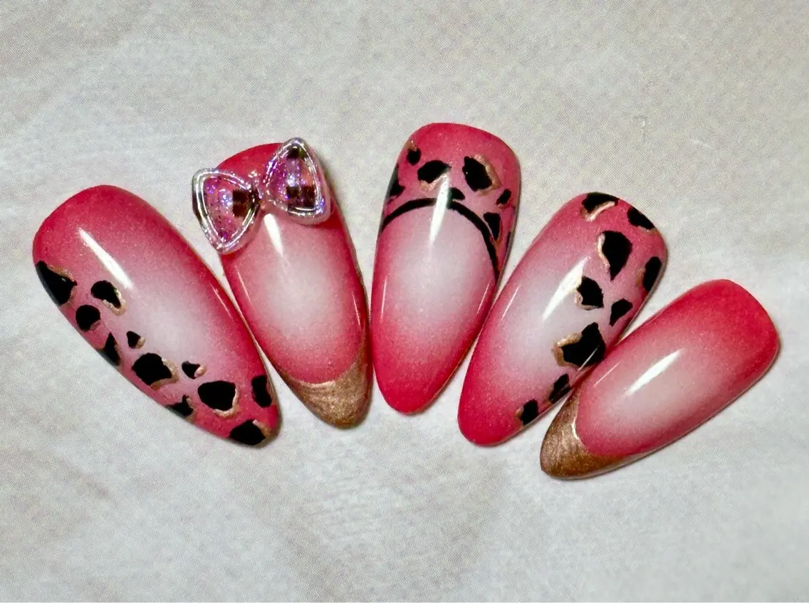 ネイル アニマル柄 アートネイル チークネイル フレンチネイル キラキラネイル Mai’s nailのネイルデザイン