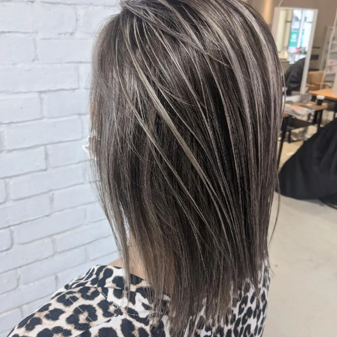 セミロング ハイライト パーマ 縮毛矯正 トリートメント nameless髪質 改善ブリーチ心斎橋のヘアスタイル