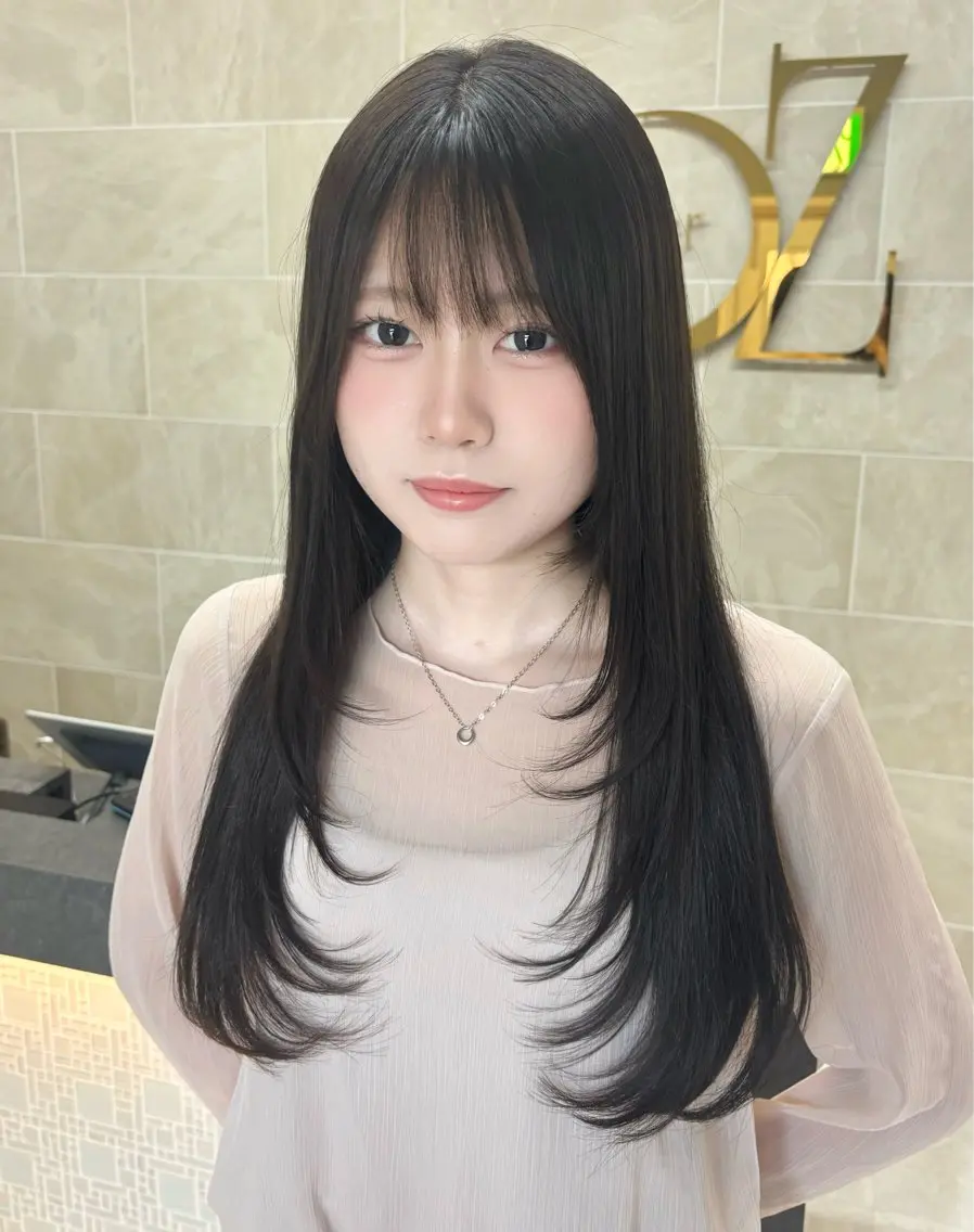 ロング カラー レイヤーカット 桐生 かれんのヘアスタイル