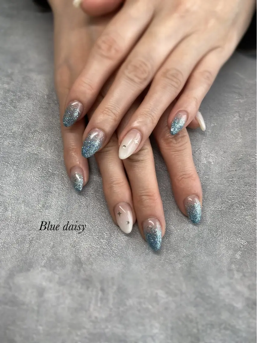 ネイル グラデーション ハンドネイル Blue daisy 栄本店のネイルデザイン