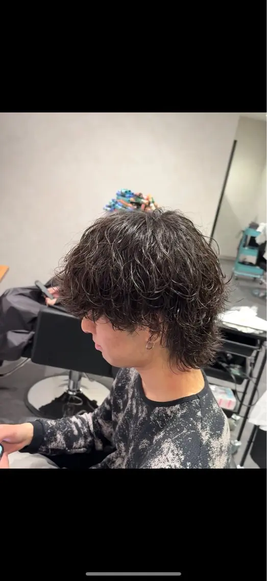 ミディアム パーマ メンズ ミディアムパーマ メンズパーマ メンズウルフカット ウルフカット カット パーマ メンズパーマ特化 美容師kouyaのヘアスタイル