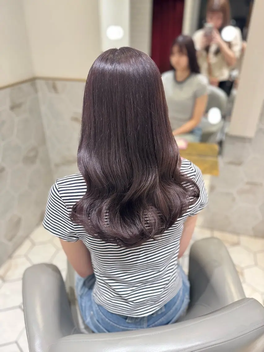 ロング カラー ベージュカラー ラベンダーカラー costes 今井芽依のヘアスタイル