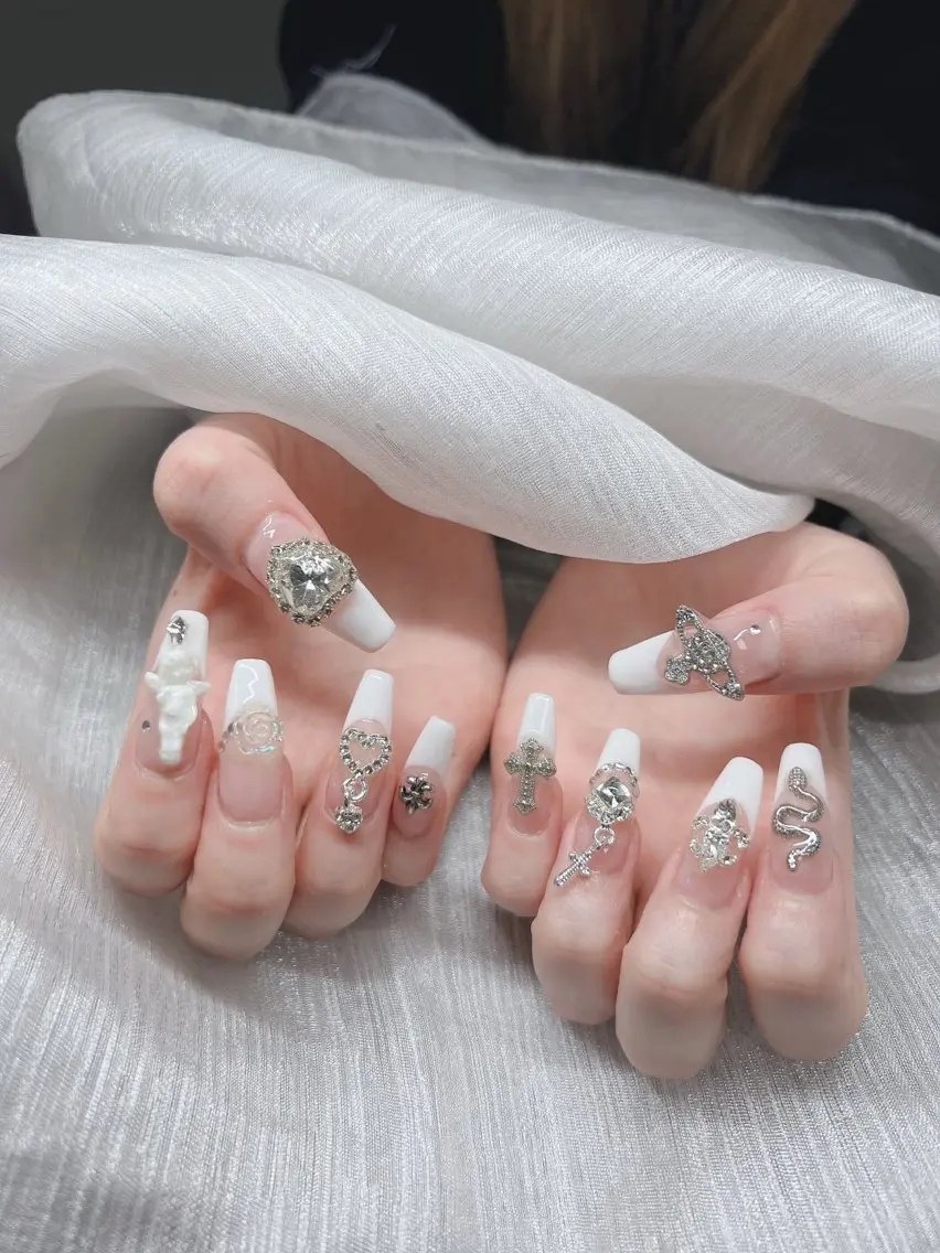 ネイル オーロラネイル チークネイル 長さ出し フットネイル フレンチネイル ハンドネイル Lee Nails チップ長さだし専門店のネイルデザイン