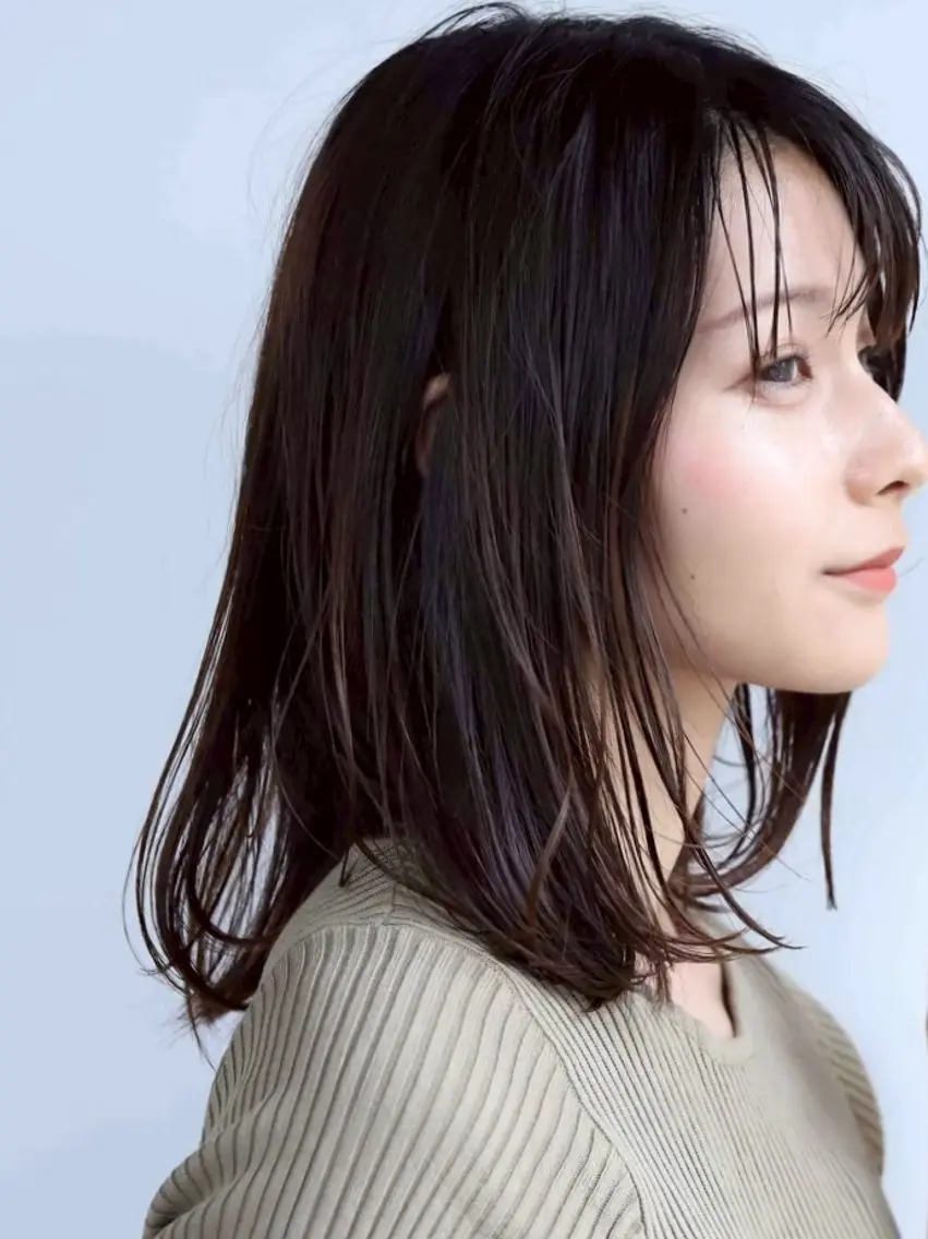 セミロング 川瀬 由詩のヘアスタイル