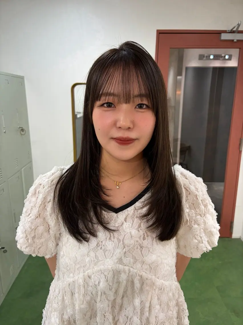 ロング カラー グレージュ オリーブグレージュ オリーブグレー 顔まわりレイヤー 顔周りカット MAKI/ブリーチな しカラー/ヘアセットのヘアスタイル