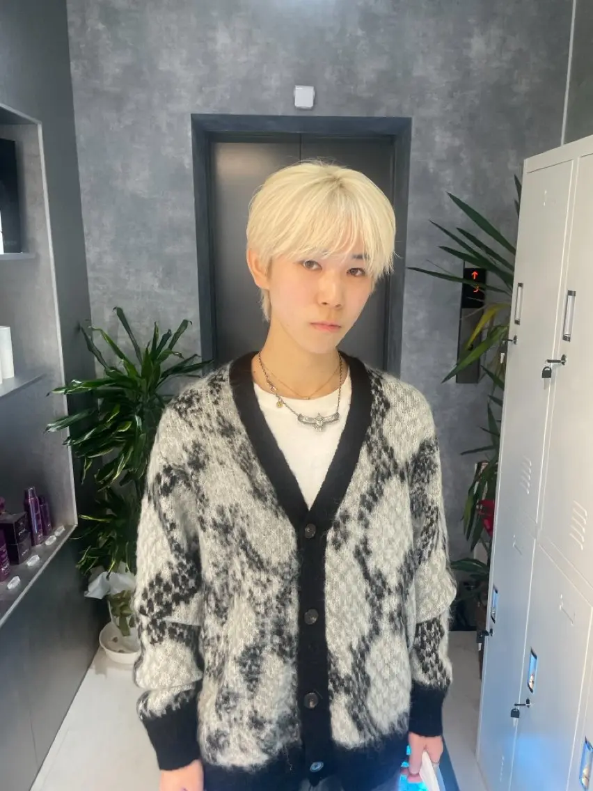 カラー メンズ ハイトーンカラー りゅうたのヘアスタイル