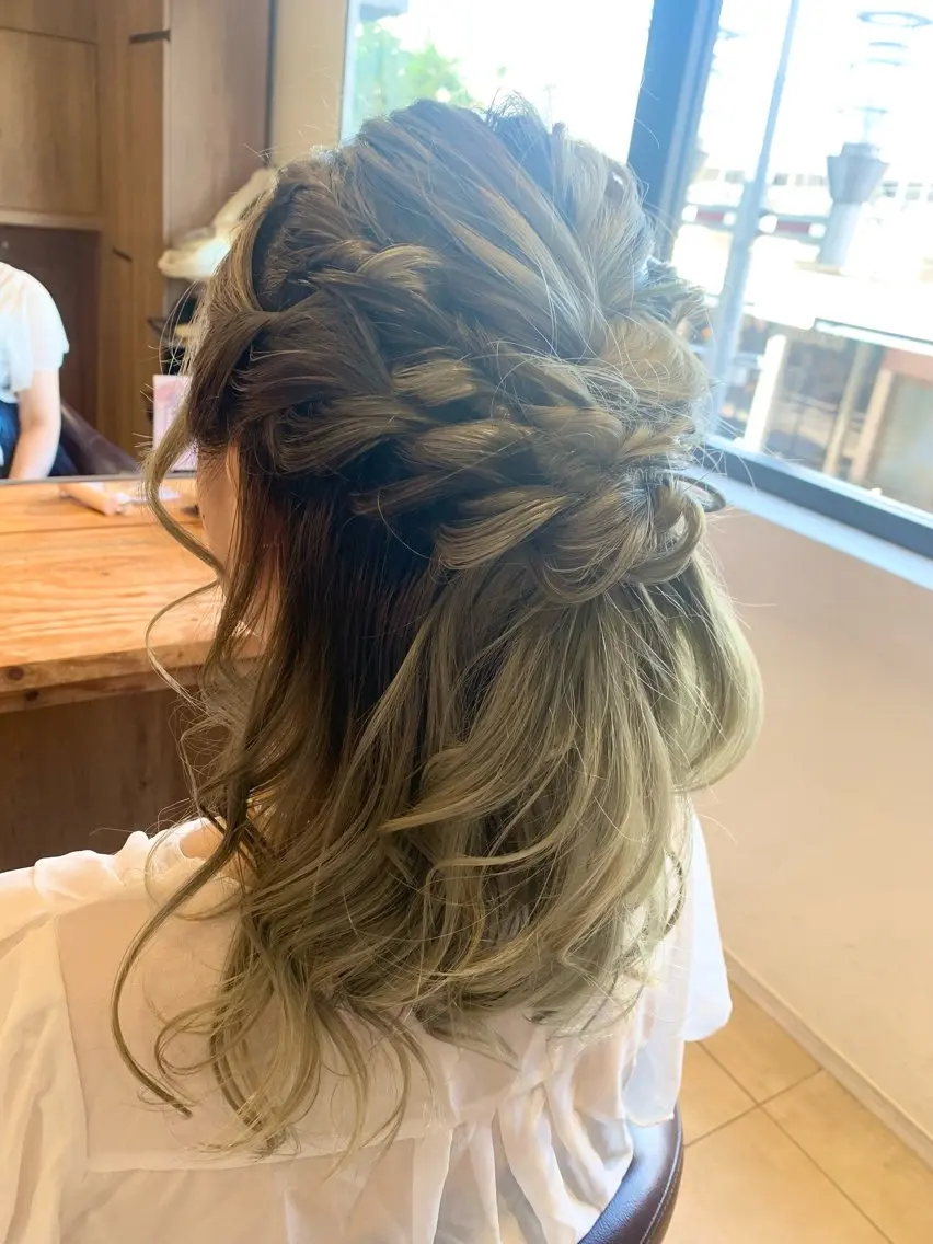 ミディアム ヘアアレンジ ハーフアップ ヘアセット 庄司 沙羅のヘアスタイル