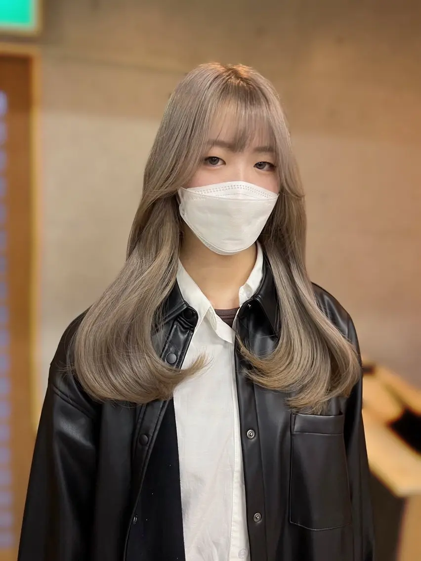 ロング カラー ベージュカラー ブリーチ ミルクティーベージュ ヘアカラー トリートメント 韓国ヘア🇰🇷 RYOTAのヘアスタイル