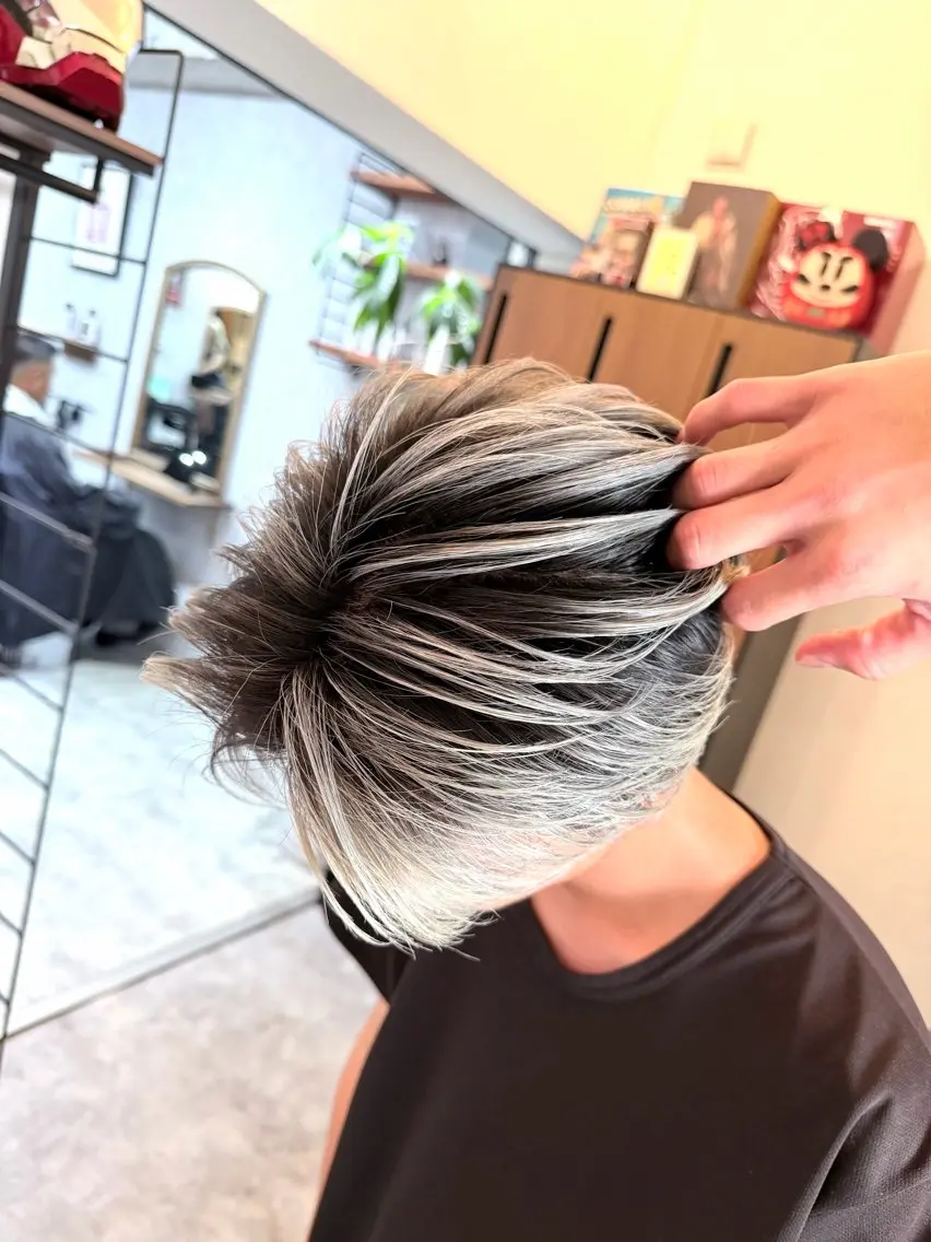 ショート カラー メンズ メンズバレイヤージュ バレイヤージュ レイヤーカット ヘアカラー C'LD Hair トモヤのヘアスタイル