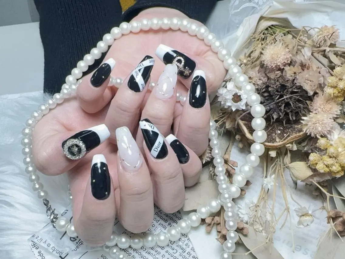 メンズ ネイル アートネイル フレンチネイル ジェルネイル キラキラネイル パラジェル Bloom kabukiのネイルデザイン