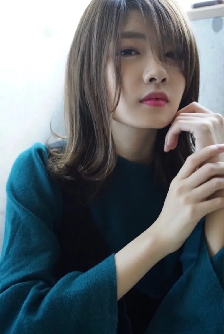 セミロング カラー 松下 美優のヘアスタイル
