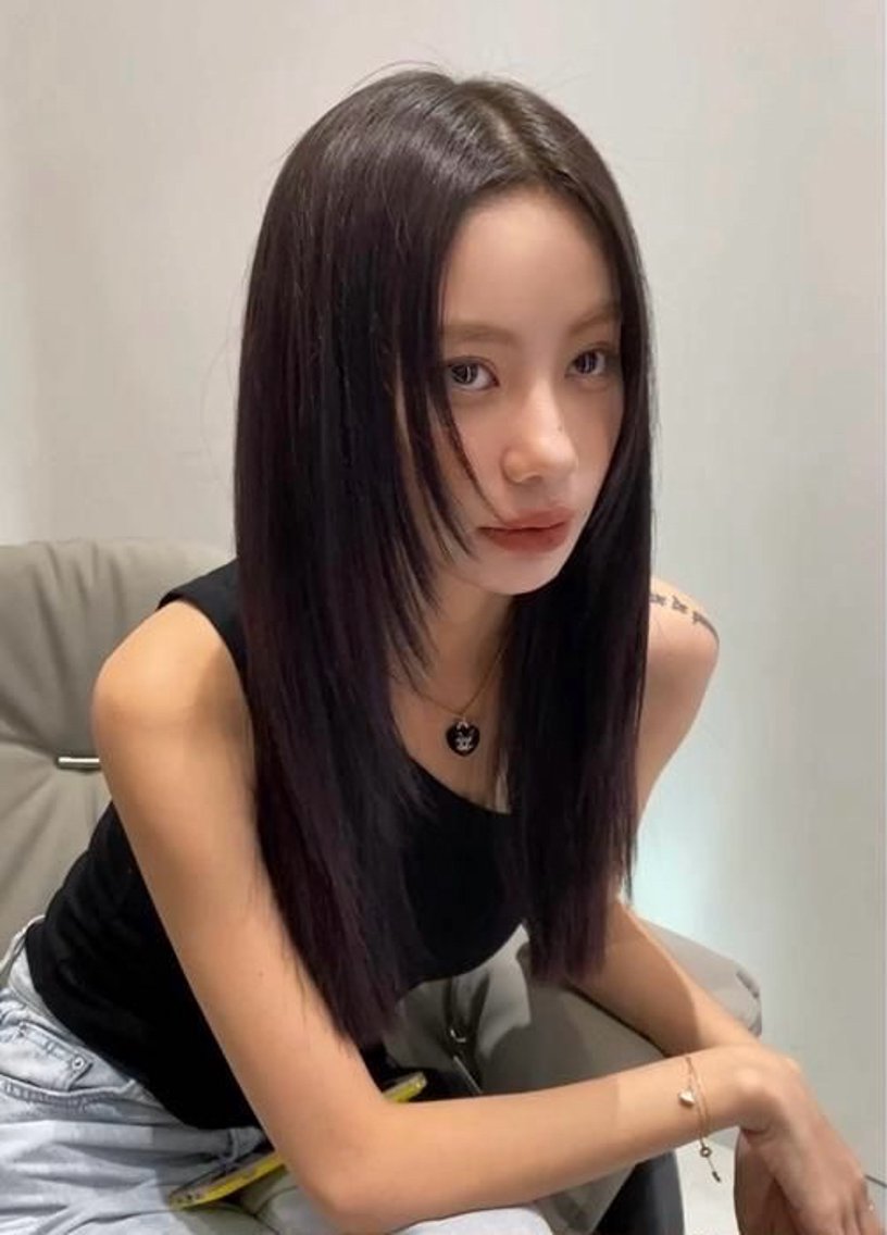 セミロング 縮毛矯正 保坂 ひなたのヘアスタイル