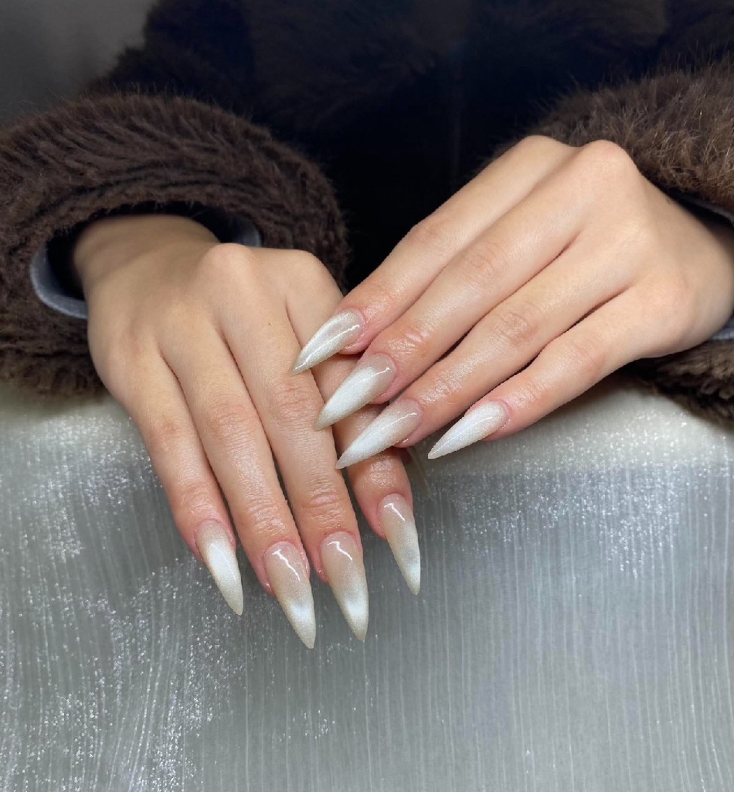 ネイル オーロラネイル 氷ネイル・うるうるネイル 韓国ネイル 水色 夏ネイル ハンドネイル kirakime nailのネイルデザイン