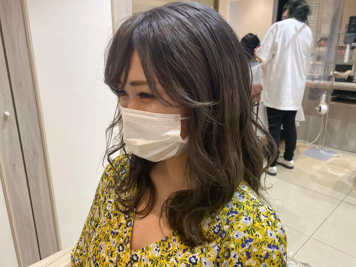 ミディアム カラー ブリーチ ヘアカラー トリートメント 似合う髪型が 分からない方へのヘアスタイル
