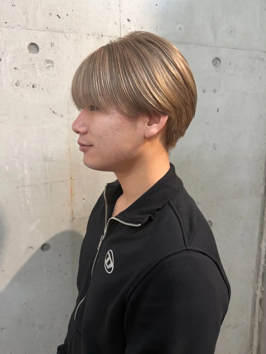 ショート カラー メンズ ベージュカラー ミルクティーベージュ ヘアカラー SHOTO ハイトー ン/ブロンドカラーのヘアスタイル