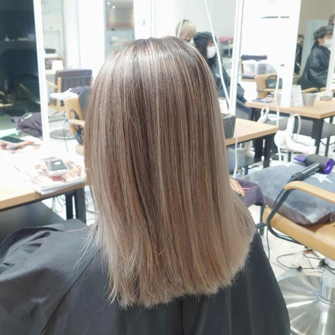 セミロング カラー バレイヤージュ レイヤーカット ヘアカラー トリートメント 艶髪✨ブリーチ職人 yasuのヘアスタイル