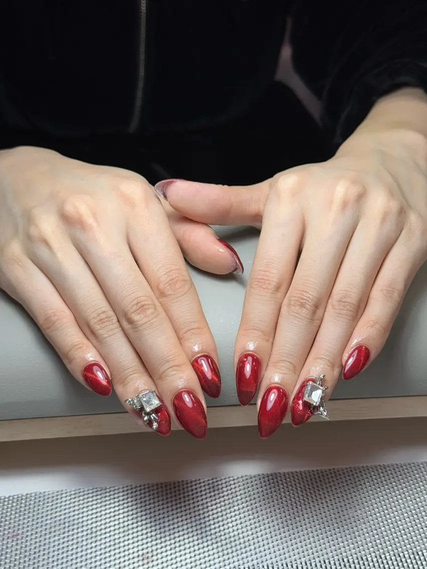 ネイル フレンチネイル グラデーション キラキラネイル 韓国ネイル マグネットネイル ハンドネイル 🎀🎀YooLi Nail Salonのネイルデザイン