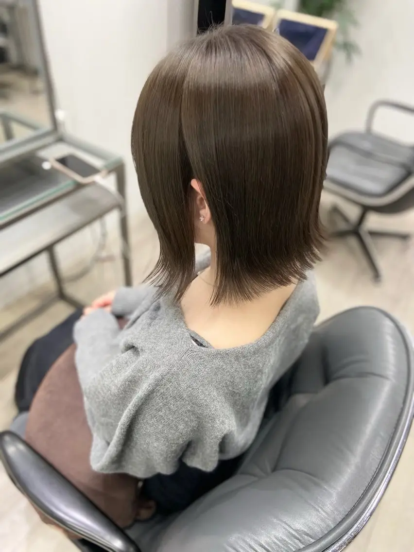 カラー 透明感カラー オリーブカラー オリーブグレー 山下 穂嘉のヘアスタイル