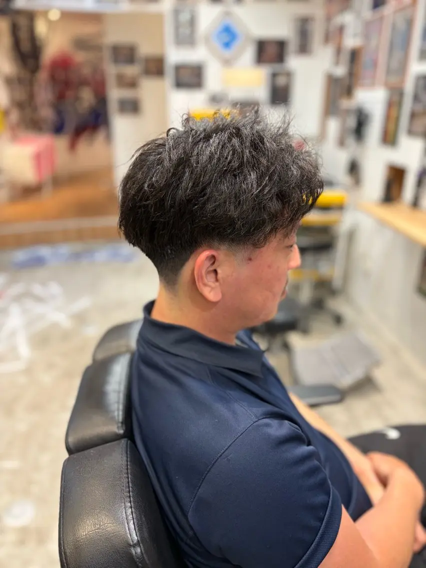 メンズ センターパート フェードカット 刈り上げ 吉田 哲平のヘアスタイル