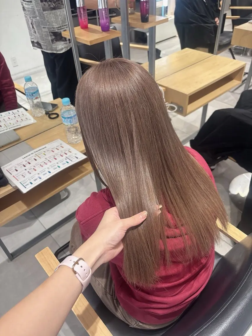 ロング カラー ヘアアレンジ ヘアカラー トリートメント ベージュ/グレージュ 🧸あやか/表参道のヘアスタイル