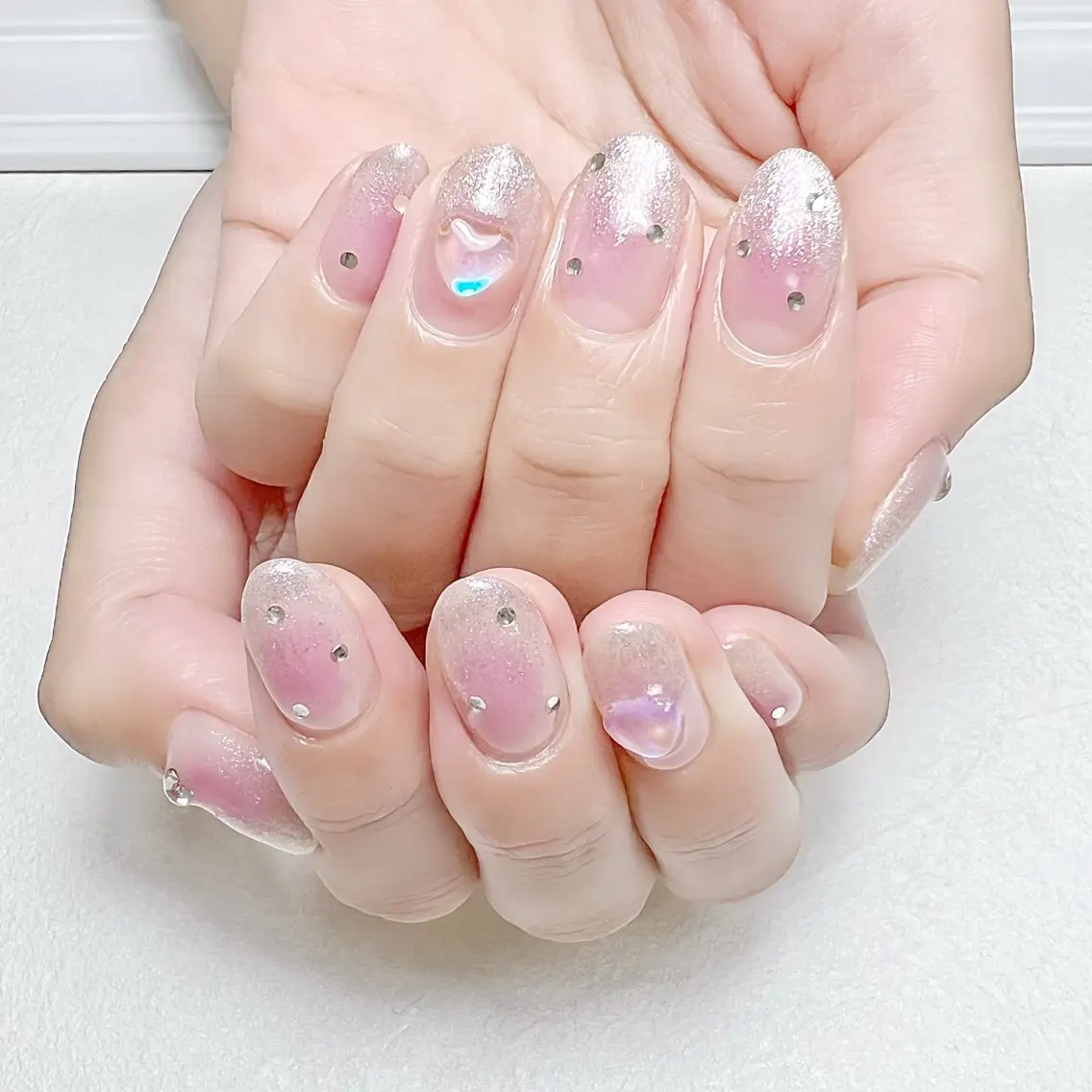 ネイル チークネイル キラキラネイル マグネットネイル ピンク ワンホンネイル rouse nail RISATOのネイルデザイン