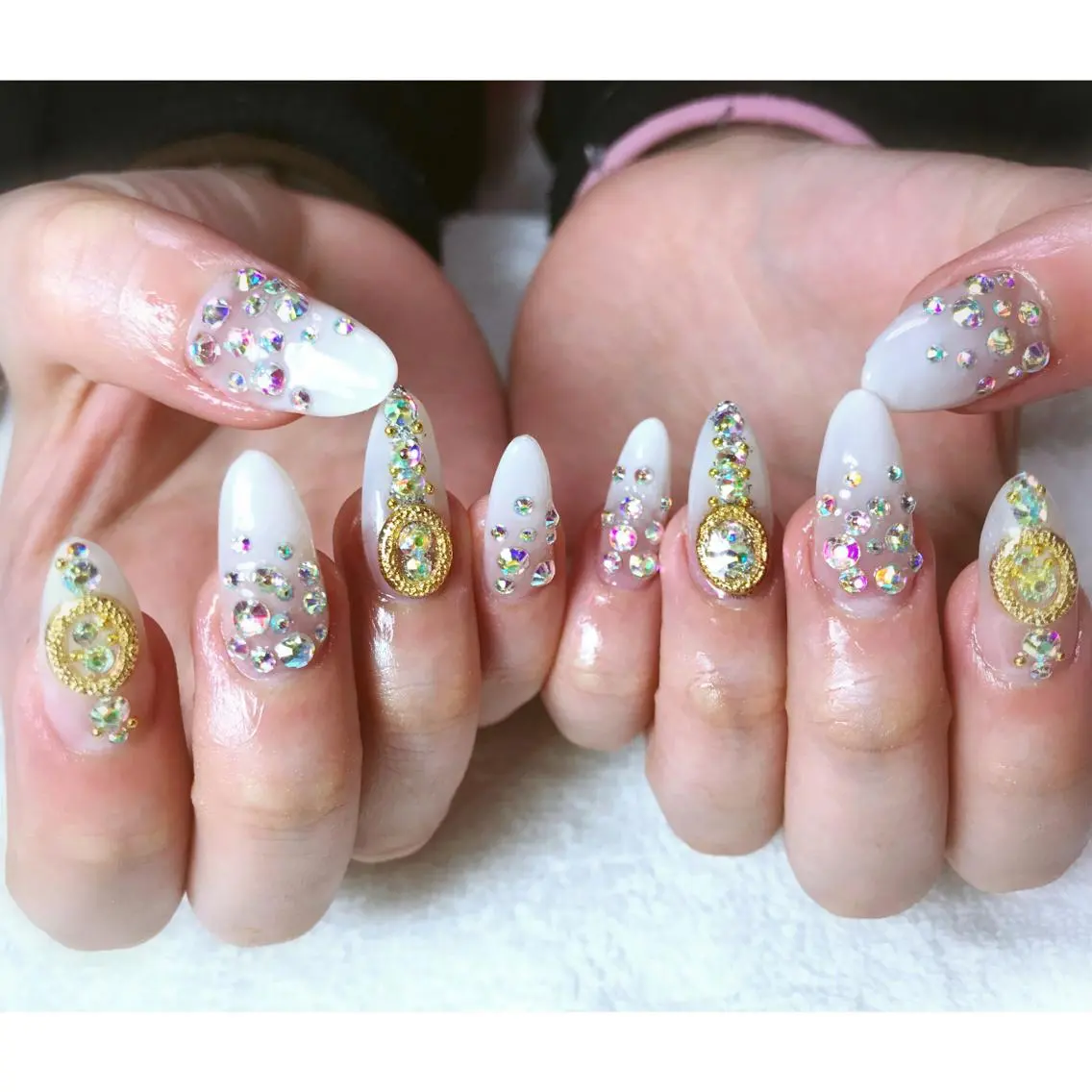 ネイル グラデーション スカルプネイル ホワイト Era nailのネイルデザイン