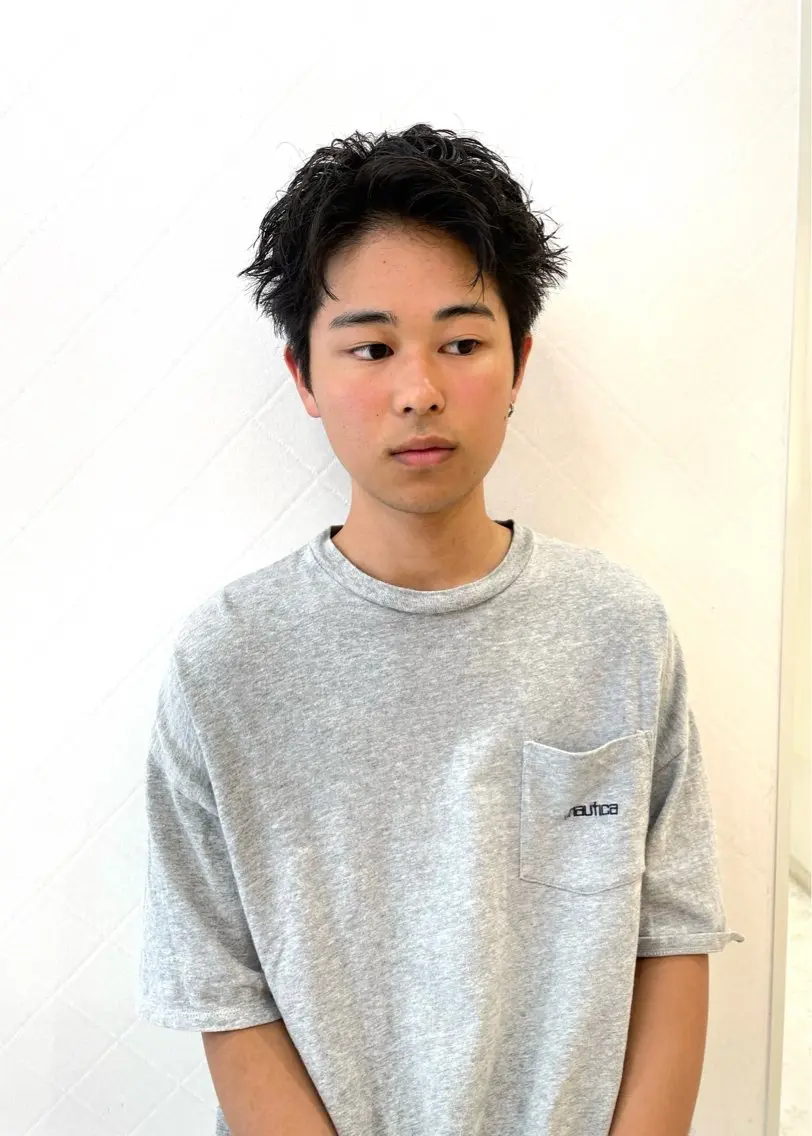 ショート パーマ メンズ メンズパーマ メンズショート スパイキーショート メンズツイストパーマ くせ毛 縮毛矯正/ 似合わせ/古津遼平のヘアスタイル