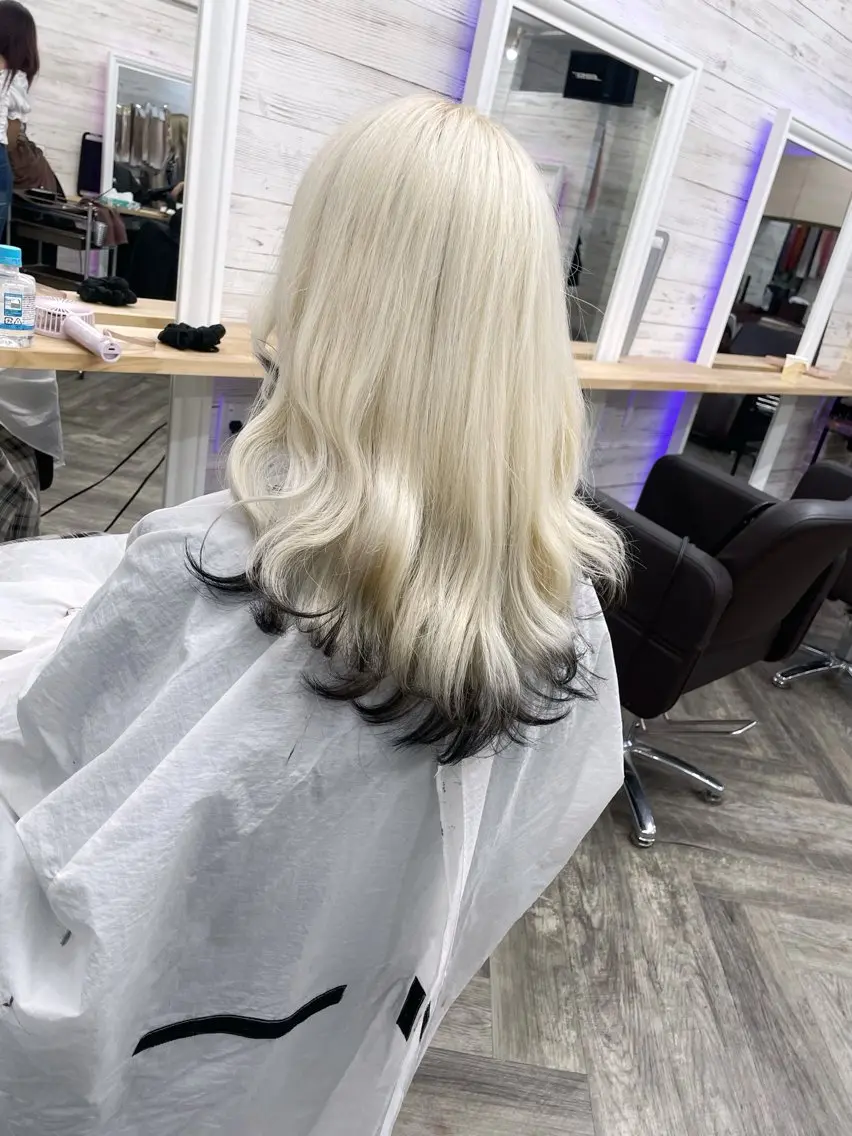 セミロング カラー シールエクステ 黒髪 抜きっぱなしブロンド エクステ ヘアカラー エクステ 北沢 隆のヘアスタイル