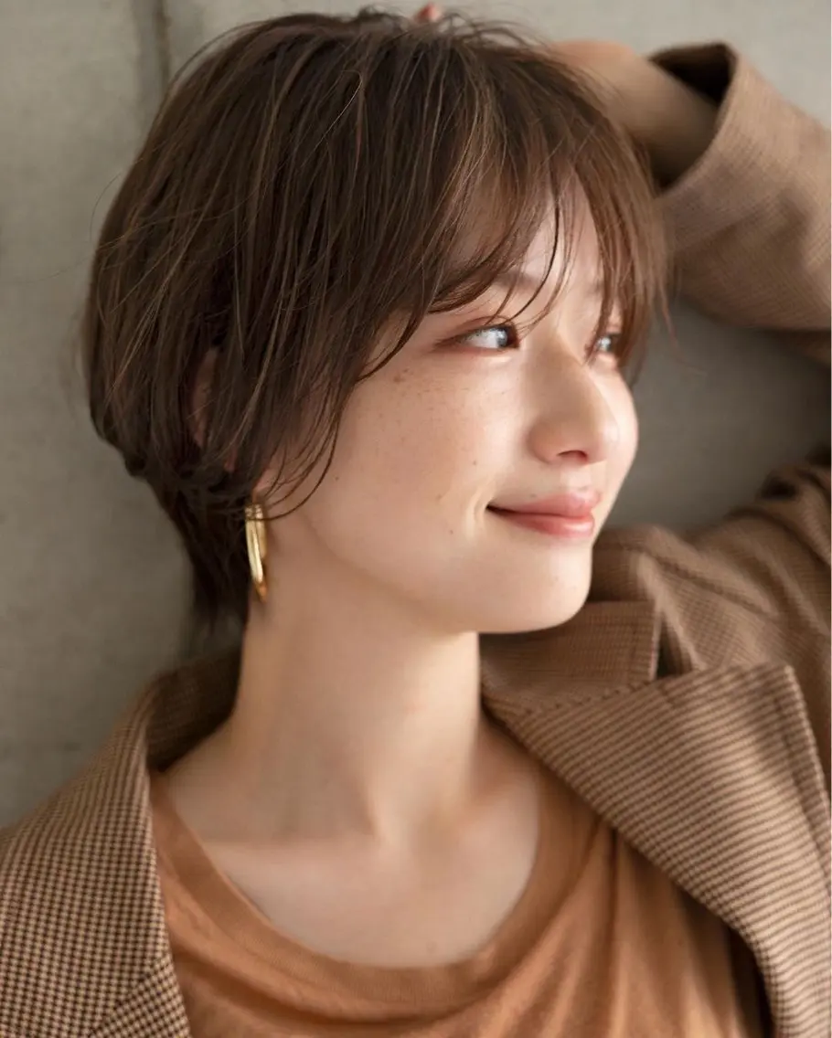 ショート ショートヘア トリートメント レイヤー・カット モデル・透明感カラーのヘアスタイル