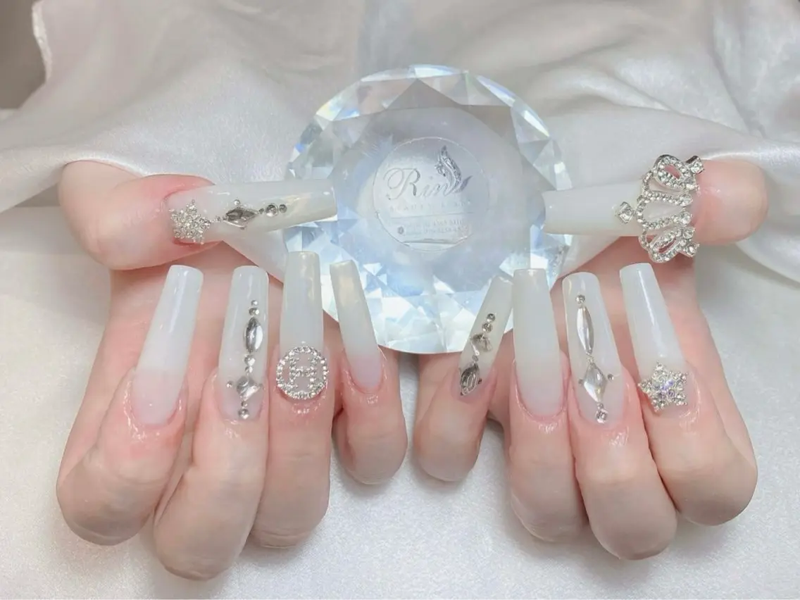 ネイル ブルー フラッシュネイル フラワーネイル ホログラムネイル キラキラネイル ハンドネイル Rin Nail 新大久保店のネイルデザイン