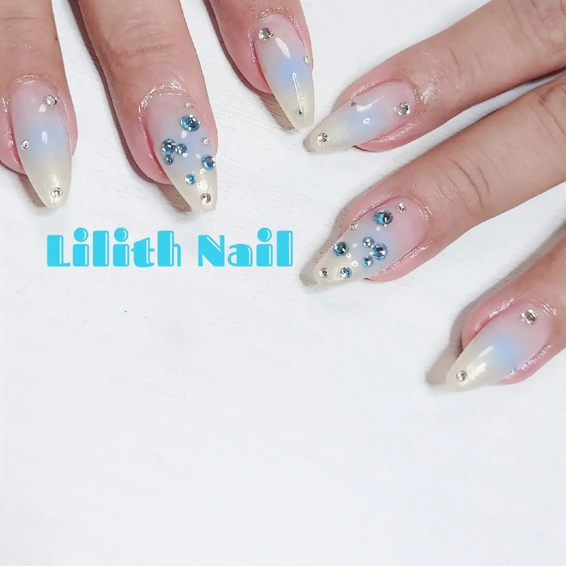 ネイル ストーンネイル ハンドネイル Lilith Nailのネイルデザイン