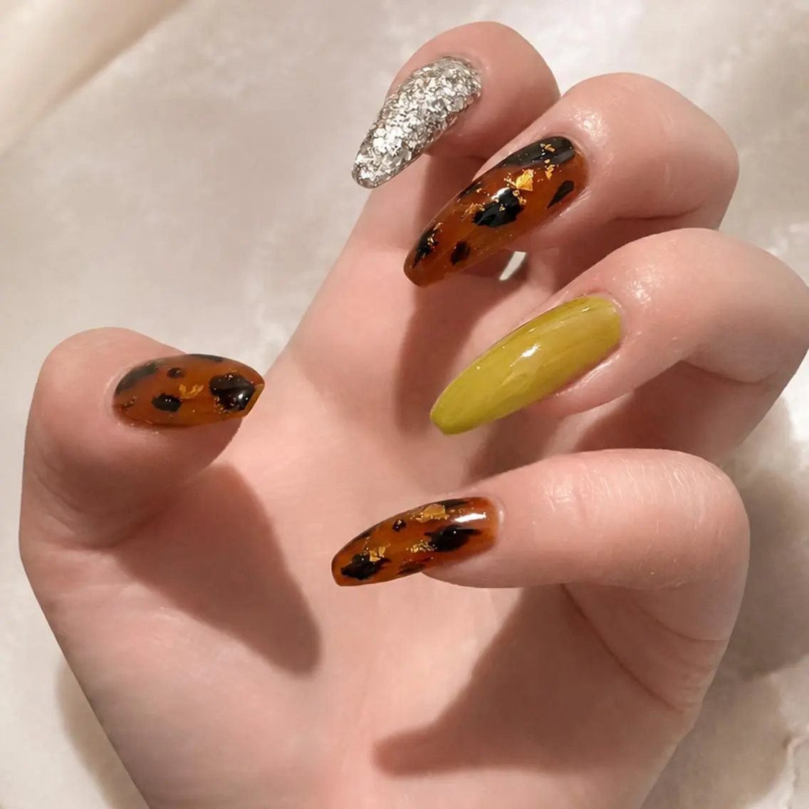 ネイル べっ甲ネイル ニュアンスネイル ハンドネイル Re:eight nailのネイルデザイン