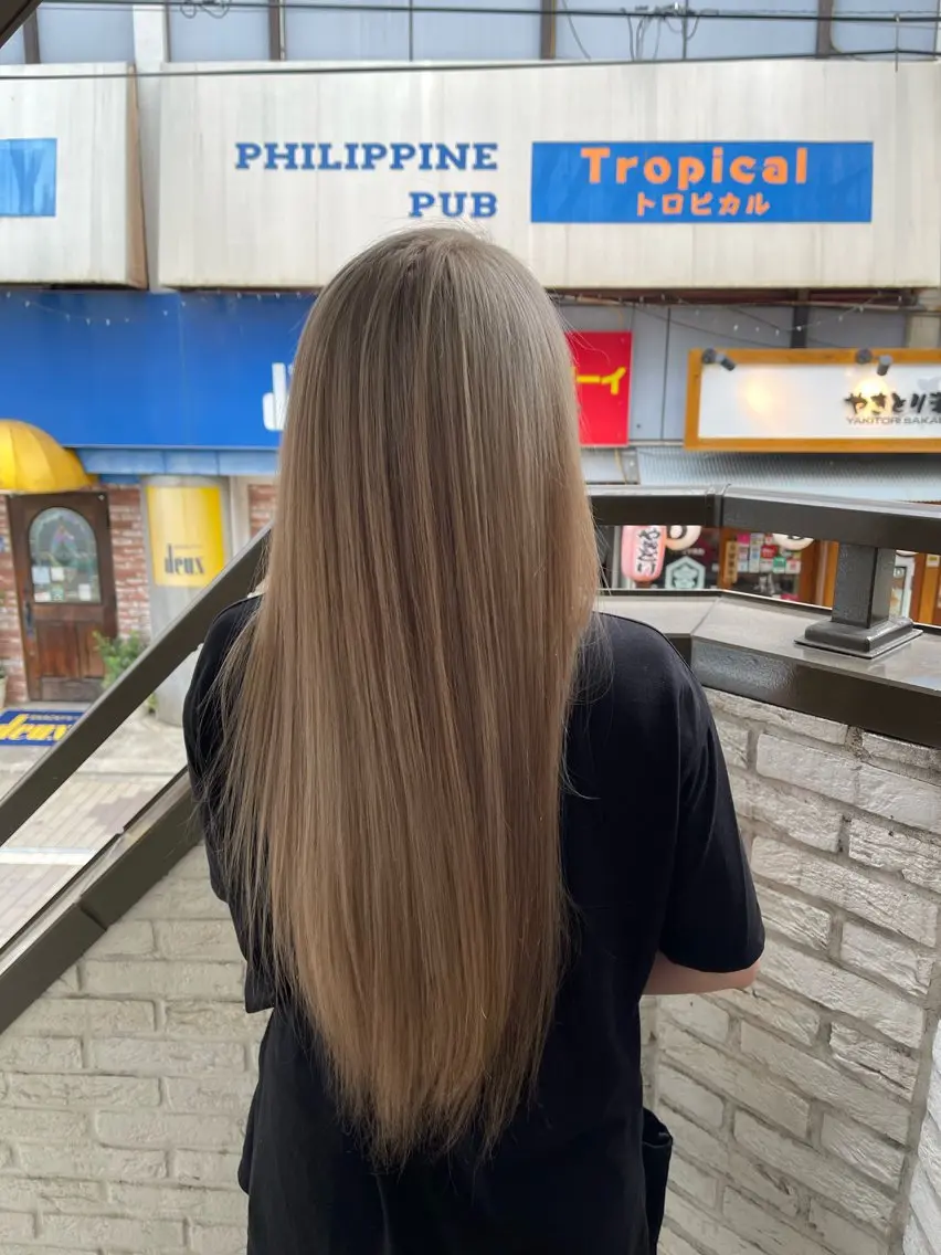 ロング カラー グレージュ ミルクティーグレージュ ヘアカラー トリートメント 縮毛髪質改善カケル 透明感カラー✨のヘアスタイル
