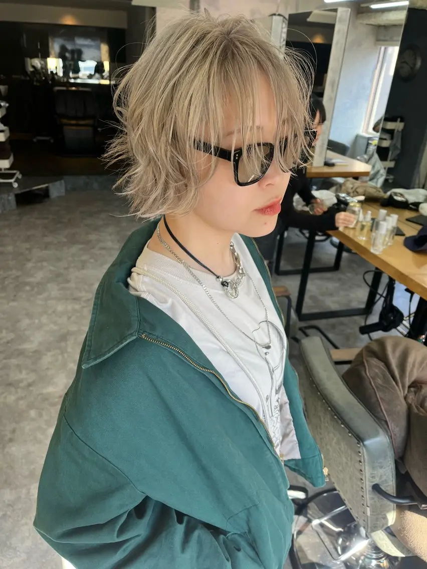 ショート ヘアカラー シモイケ ルアのヘアスタイル