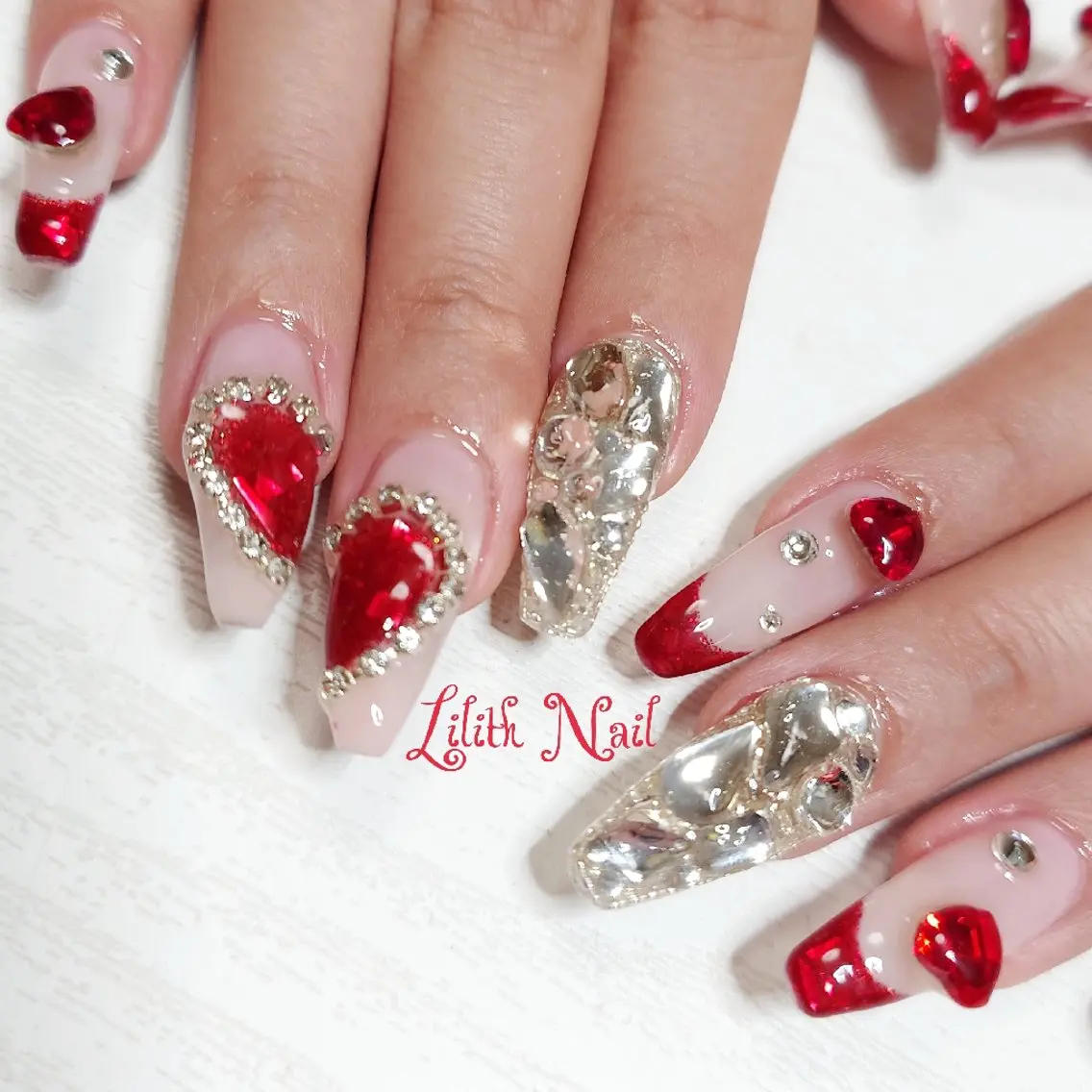 ネイル ストーンネイル ハンドネイル Lilith Nailのネイルデザイン