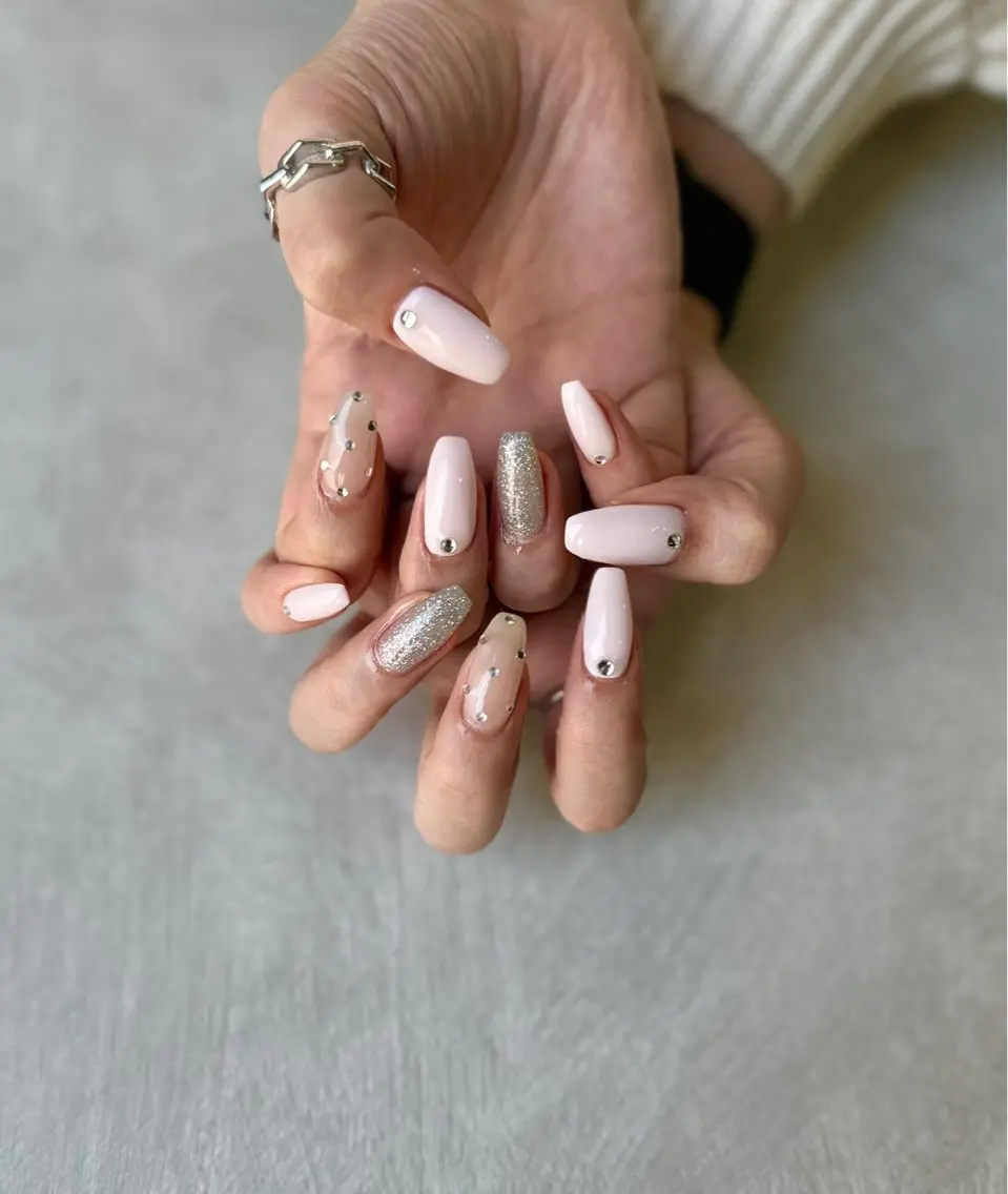 ネイル アートネイル ストーンネイル ハンドネイル Viu nailsalonのネイルデザイン