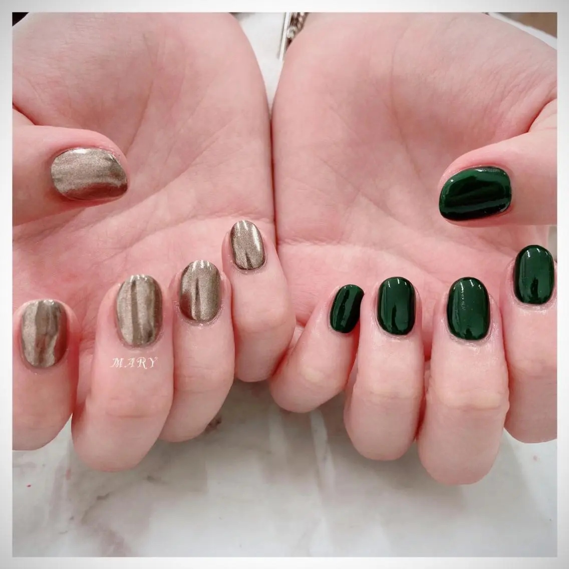 ネイル グリーン ミラーネイル ニュアンスネイル ワンカラーネイル ショートネイル ハンドネイル Mary nail .narumiのネイルデザイン