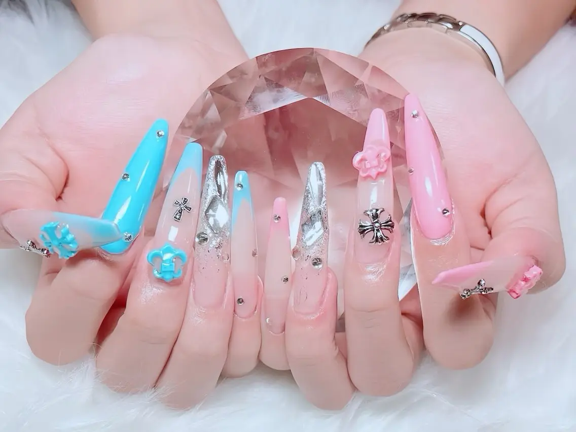 ネイル アートネイル フレンチネイル キラキラネイル 韓国ネイル 水色 ハンドネイル Rin Nail 新大久保店のネイルデザイン