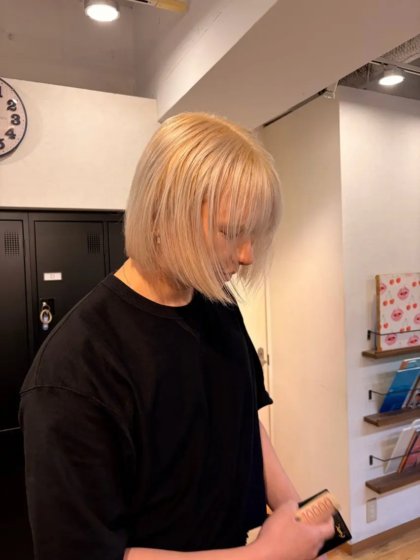 ミディアム カラー メンズ メンズブリーチ ベージュカラー ブリーチ ホワイトベージュ ヘアカラー ハイトーンカラー cecil kokiのヘアスタイル