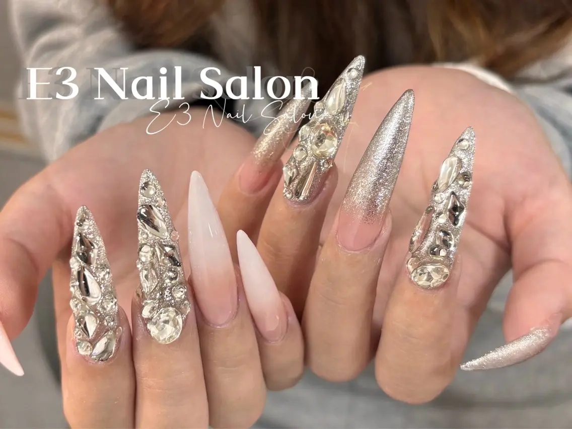 ネイル オーロラネイル フレンチネイル ジェルネイル ガラスフレンチ キラキラネイル ハンドネイル E3 Nail Salonのネイルデザイン
