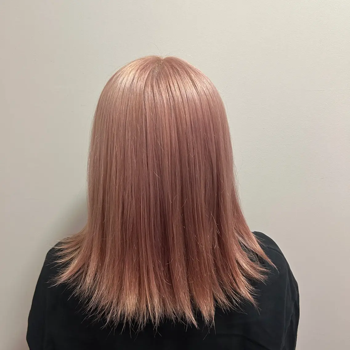 ミディアム カラー ブリーチ ピンクカラー 岡本 妃麗のヘアスタイル