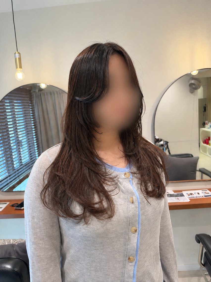 ロング カラー ベージュカラー 透明感カラー レイヤーカット カット ヘアカラー トリートメント 似合わせ透明感カラー KANAのヘアスタイル