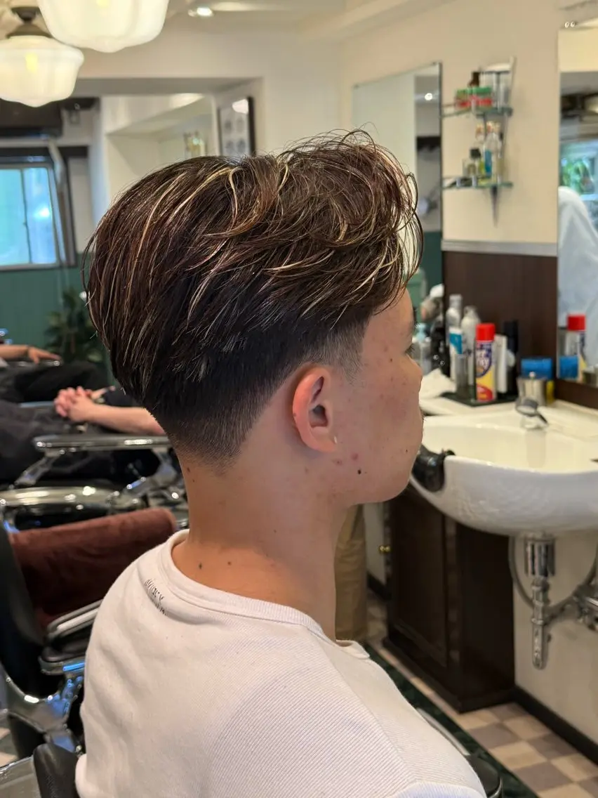 ショート カット 足立 享祐のヘアスタイル
