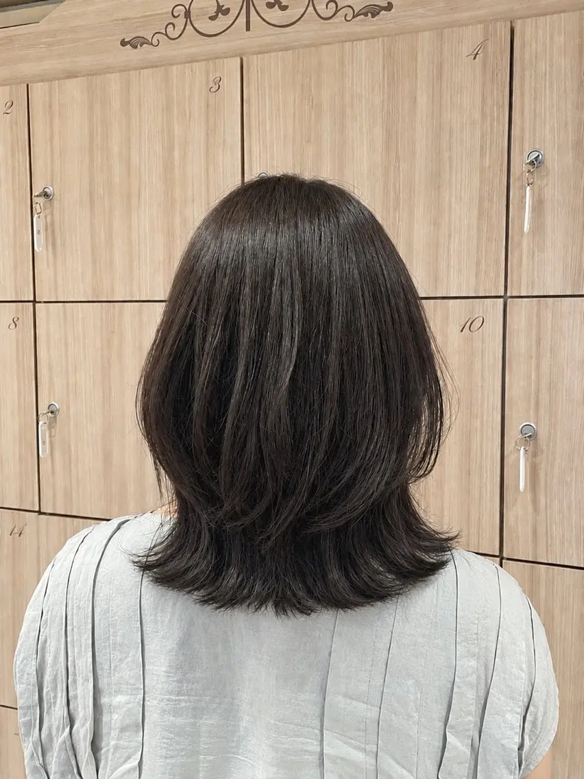 ミディアム レイヤーカット 外ハネヘア カット Defi都南/神山 真柚のヘアスタイル