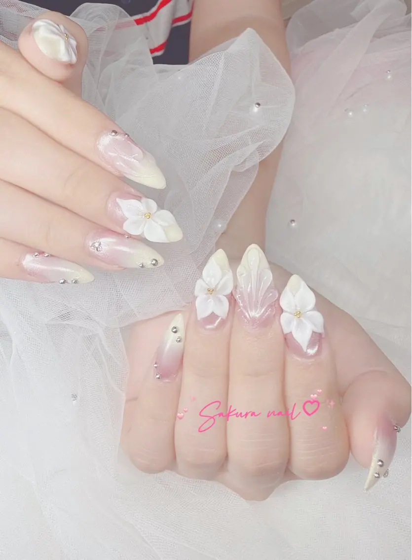 ネイル オーロラネイル クリアネイル フラッシュネイル フレンチネイル ジェルネイル ハンドネイル Sakura Nail Salonのネイルデザイン